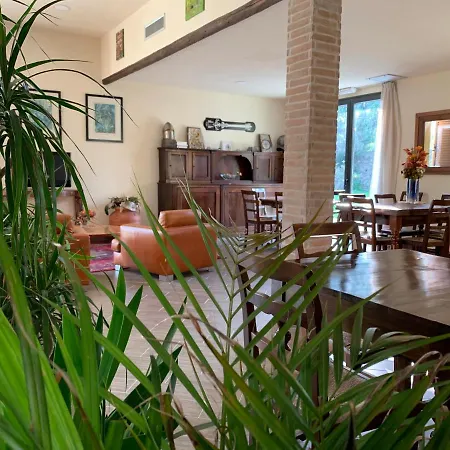 فندق Il Casale ساسْوولو